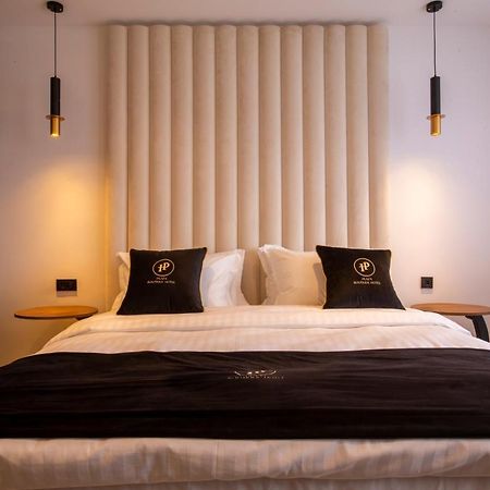 Plaza Boutique Hotel Pristina Eksteriør bilde