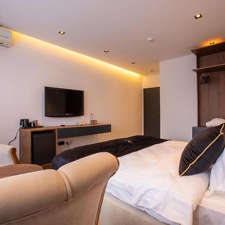 Plaza Boutique Hotel Pristina Eksteriør bilde
