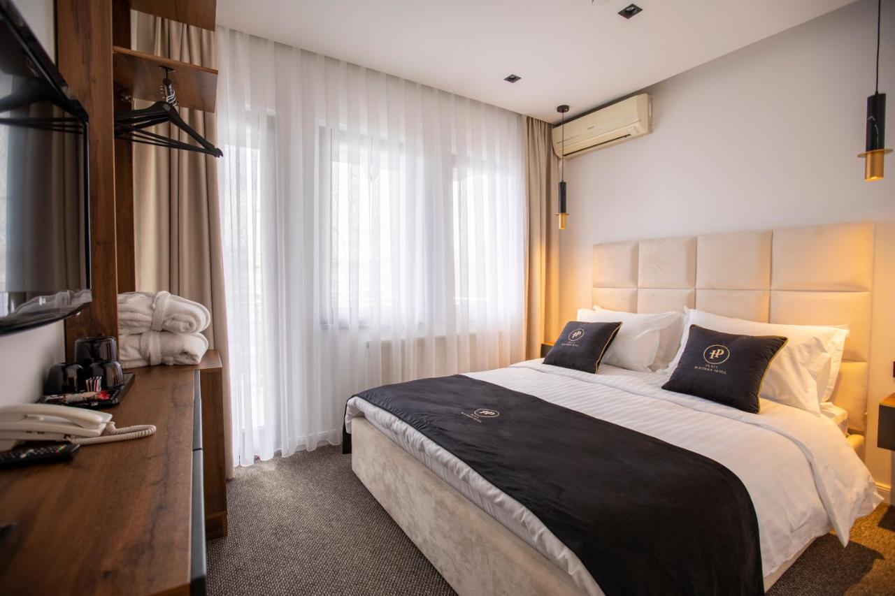 Plaza Boutique Hotel Pristina Eksteriør bilde