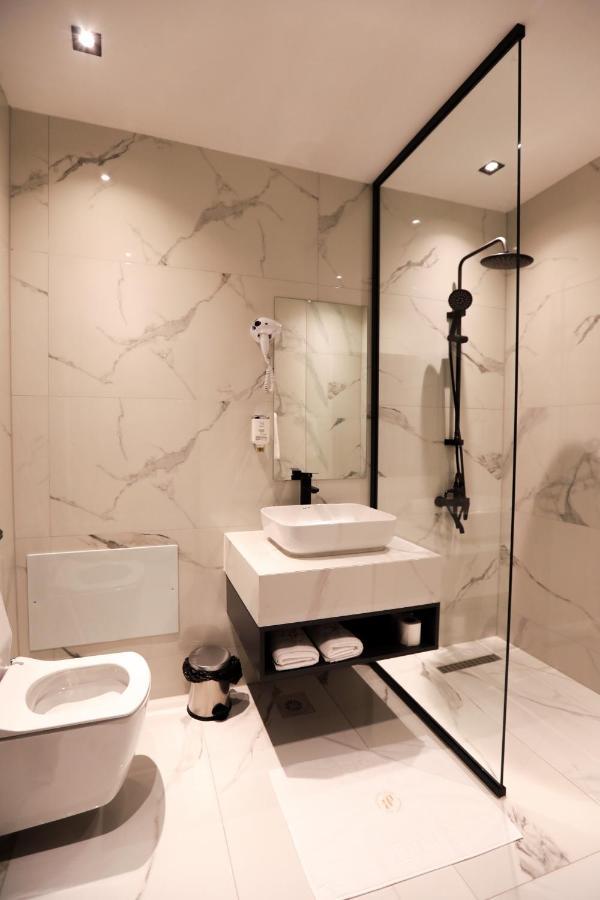 Plaza Boutique Hotel Pristina Eksteriør bilde
